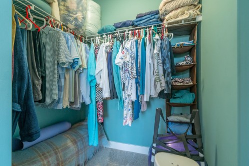 5692 Louise Way, Sechelt, BC - Indoor With Storage