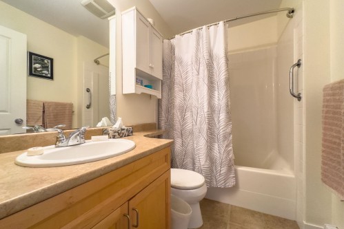 5692 Louise Way, Sechelt, BC - Indoor Photo Showing Bathroom
