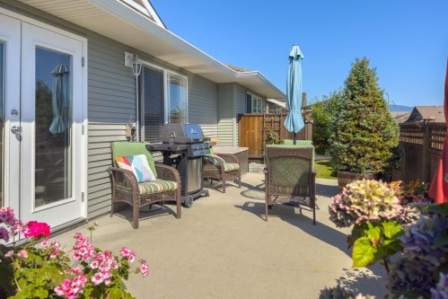 5692 Louise Way, Sechelt, BC - Outdoor