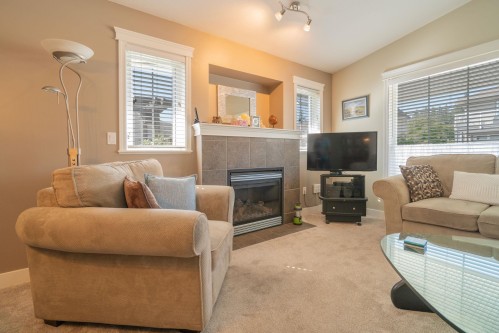 5692 Louise Way, Sechelt, BC - Indoor Photo Showing Living Room With Fireplace