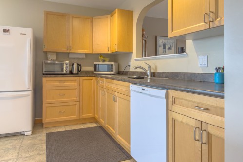 5692 Louise Way, Sechelt, BC - Indoor Photo Showing Kitchen