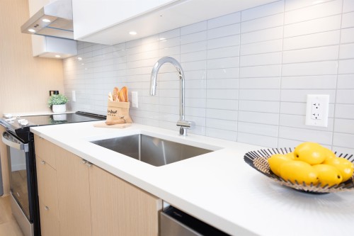 406-37994 Second Avenue, Squamish, BC - Indoor Photo Showing Kitchen With Upgraded Kitchen