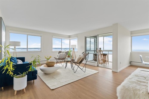 102-2246 Bellevue Avenue  West Vancouver, BC V7V 1C6