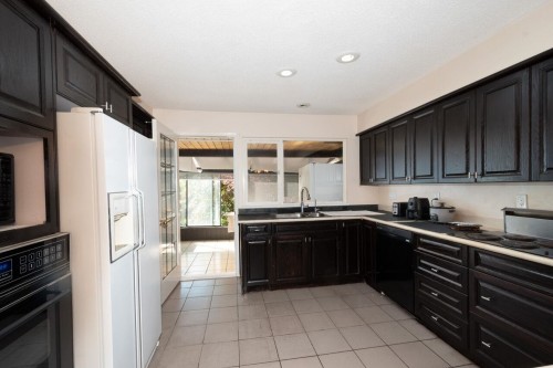 1181 Chartwell Drive, West Vancouver, BC - Indoor Photo Showing Kitchen With Double Sink
