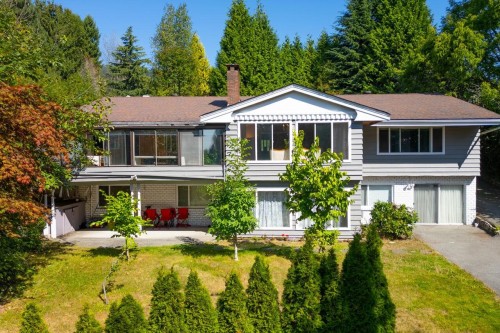 1181 Chartwell Drive, West Vancouver, BC - Outdoor With Facade