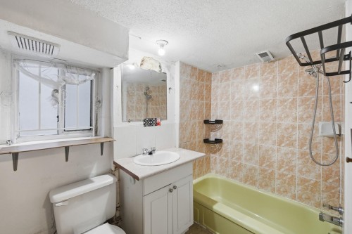1016 18Th Avenue E, Vancouver, BC - Indoor Photo Showing Bathroom