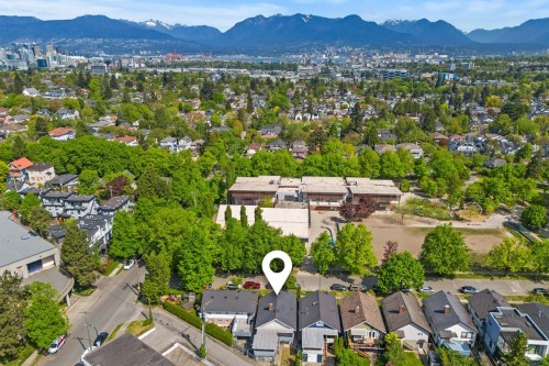 1016 18Th Avenue E, Vancouver, BC - Outdoor With View