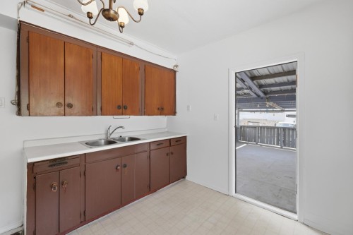 1016 18Th Avenue E, Vancouver, BC - Indoor