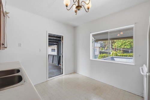 1016 18Th Avenue E, Vancouver, BC - Indoor