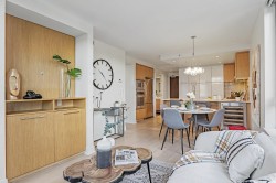 207-1680 4th Avenue W Vancouver, BC V6J 0B7