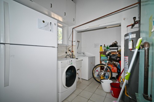 7531 Gilbert Road, Richmond, BC - Indoor Photo Showing Laundry Room