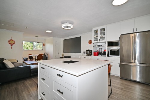 7531 Gilbert Road, Richmond, BC - Indoor Photo Showing Kitchen