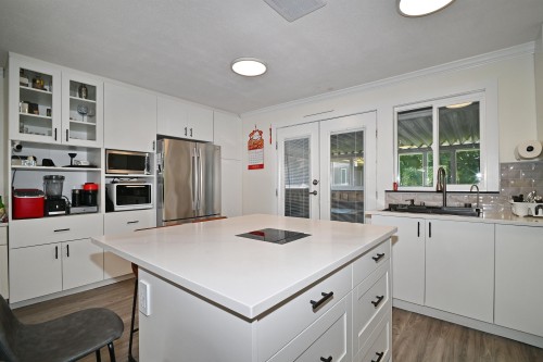 7531 Gilbert Road, Richmond, BC - Indoor Photo Showing Kitchen