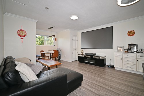 7531 Gilbert Road, Richmond, BC - Indoor Photo Showing Living Room