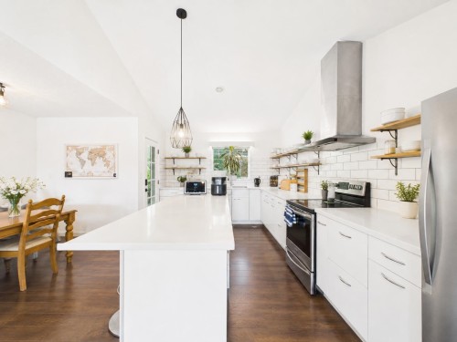 2575 Ashurst Avenue, Coquitlam, BC - Indoor Photo Showing Kitchen With Upgraded Kitchen