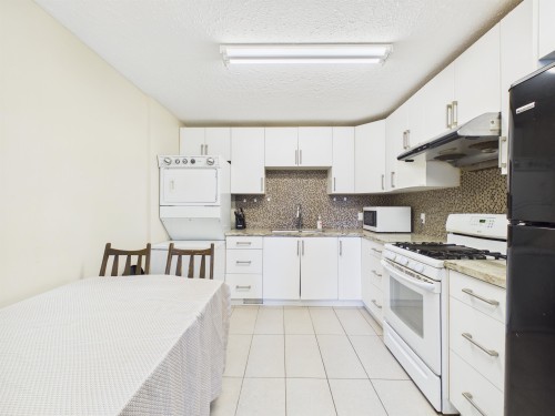2575 Ashurst Avenue, Coquitlam, BC - Indoor Photo Showing Kitchen