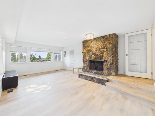 2575 Ashurst Avenue, Coquitlam, BC - Indoor Photo Showing Living Room With Fireplace