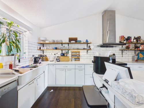 2575 Ashurst Avenue, Coquitlam, BC - Indoor Photo Showing Kitchen