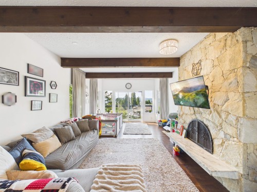 2575 Ashurst Avenue, Coquitlam, BC - Indoor Photo Showing Living Room With Fireplace