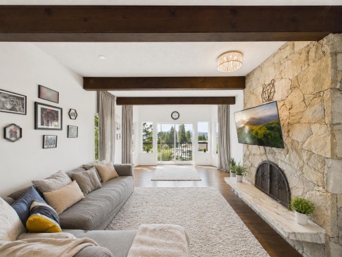 2575 Ashurst Avenue, Coquitlam, BC - Indoor Photo Showing Living Room With Fireplace