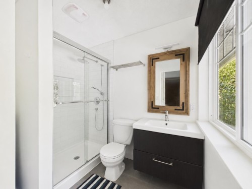 2575 Ashurst Avenue, Coquitlam, BC - Indoor Photo Showing Bathroom