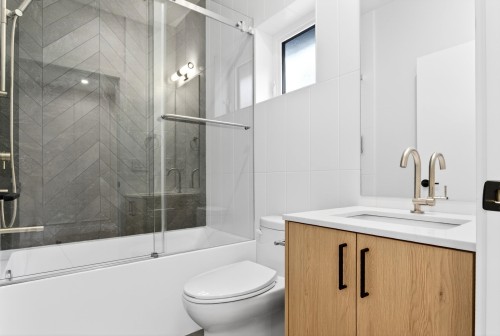 2-2741 7Th Avenue E, Vancouver, BC - Indoor Photo Showing Bathroom