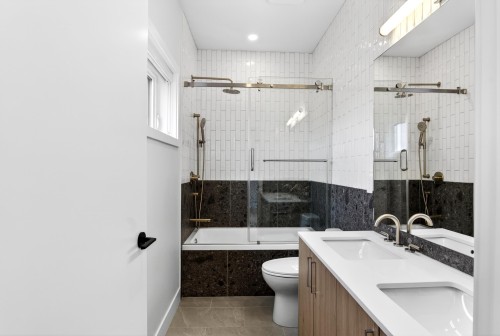 2-2741 7Th Avenue E, Vancouver, BC - Indoor Photo Showing Bathroom