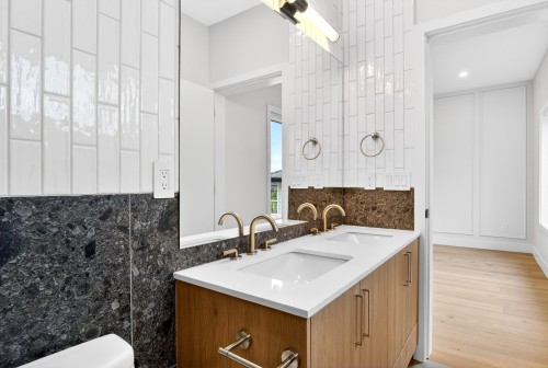 2-2741 7Th Avenue E, Vancouver, BC - Indoor Photo Showing Bathroom