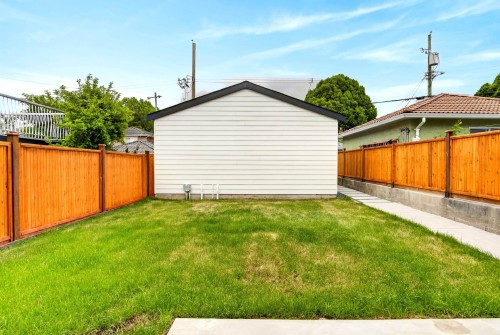 2-2741 7Th Avenue E, Vancouver, BC - Outdoor