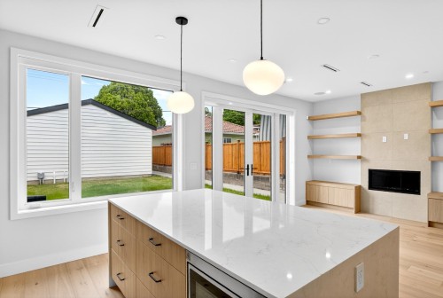 2-2741 7Th Avenue E, Vancouver, BC - Indoor Photo Showing Kitchen With Upgraded Kitchen