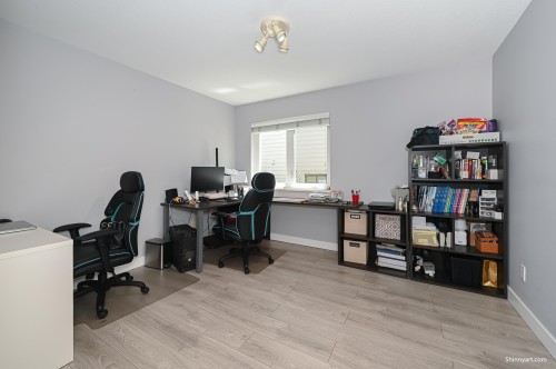 6339 Canada Way, Burnaby, BC - Indoor Photo Showing Office