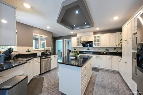 6339 Canada Way, Burnaby, BC - Indoor Photo Showing Kitchen With Double Sink