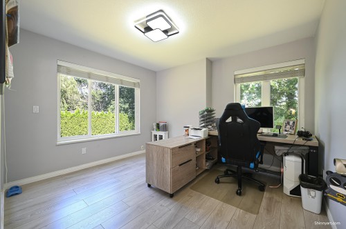 6339 Canada Way, Burnaby, BC - Indoor Photo Showing Office