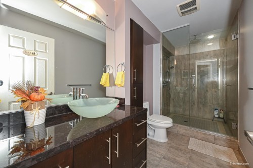 6339 Canada Way, Burnaby, BC - Indoor Photo Showing Bathroom