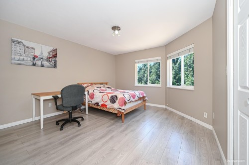 6339 Canada Way, Burnaby, BC - Indoor Photo Showing Bedroom