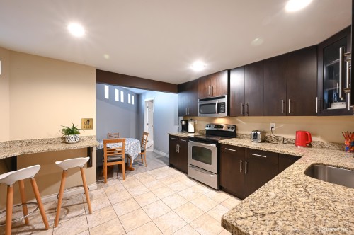 6339 Canada Way, Burnaby, BC - Indoor Photo Showing Kitchen