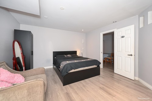 6339 Canada Way, Burnaby, BC - Indoor Photo Showing Bedroom
