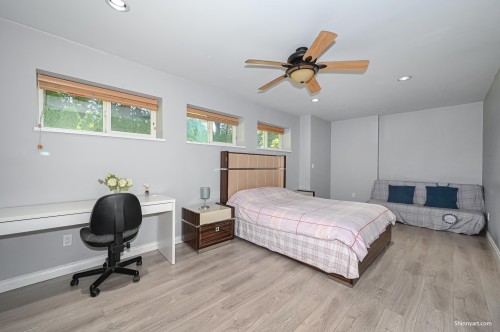 6339 Canada Way, Burnaby, BC - Indoor Photo Showing Bedroom