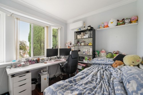 3054 5Th Avenue E, Vancouver, BC - Indoor Photo Showing Bedroom