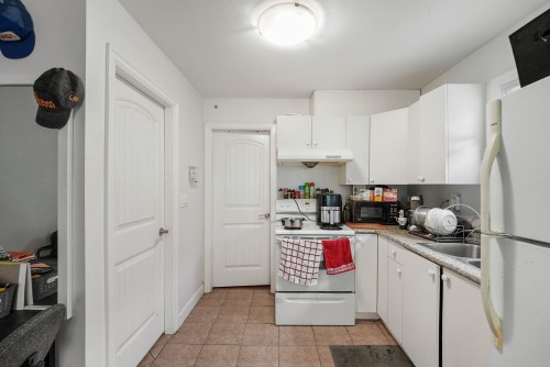 3054 5Th Avenue E, Vancouver, BC - Indoor Photo Showing Kitchen