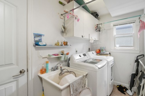 3054 5Th Avenue E, Vancouver, BC - Indoor Photo Showing Laundry Room