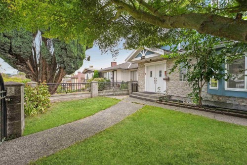 3054 5Th Avenue E, Vancouver, BC - Outdoor