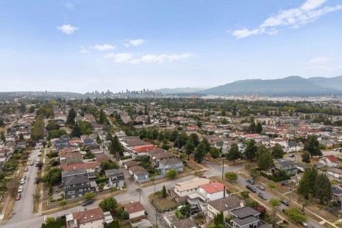 3054 5Th Avenue E, Vancouver, BC - Outdoor With View
