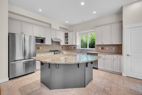 78 Cliffwood Drive, Port Moody, BC - Indoor Photo Showing Kitchen With Double Sink With Upgraded Kitchen