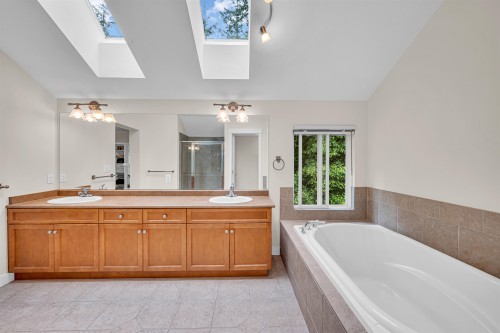 78 Cliffwood Drive, Port Moody, BC - Indoor Photo Showing Bathroom