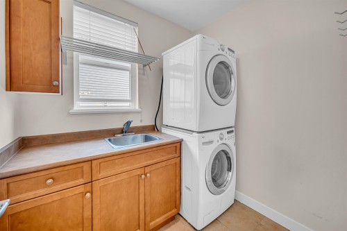 78 Cliffwood Drive, Port Moody, BC - Indoor Photo Showing Laundry Room