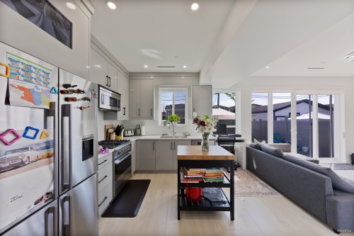 6532 Knight Street, Vancouver, BC - Indoor