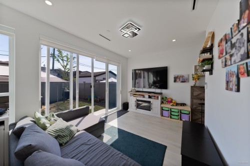 6532 Knight Street, Vancouver, BC - Indoor