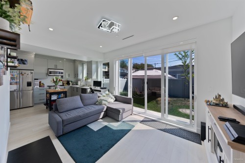 6532 Knight Street, Vancouver, BC - Indoor Photo Showing Living Room