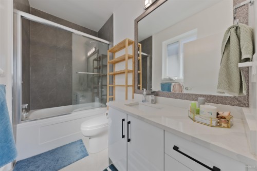 6532 Knight Street, Vancouver, BC - Indoor Photo Showing Bathroom